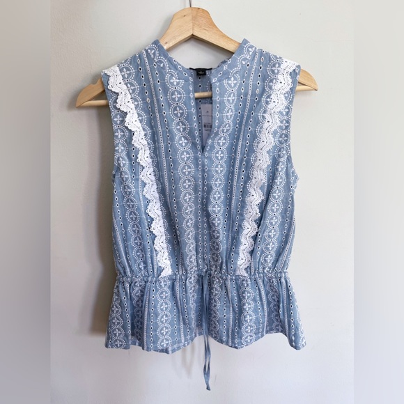 Ann Taylor Embroidered and Lace top, size small - Picture 2 of 8